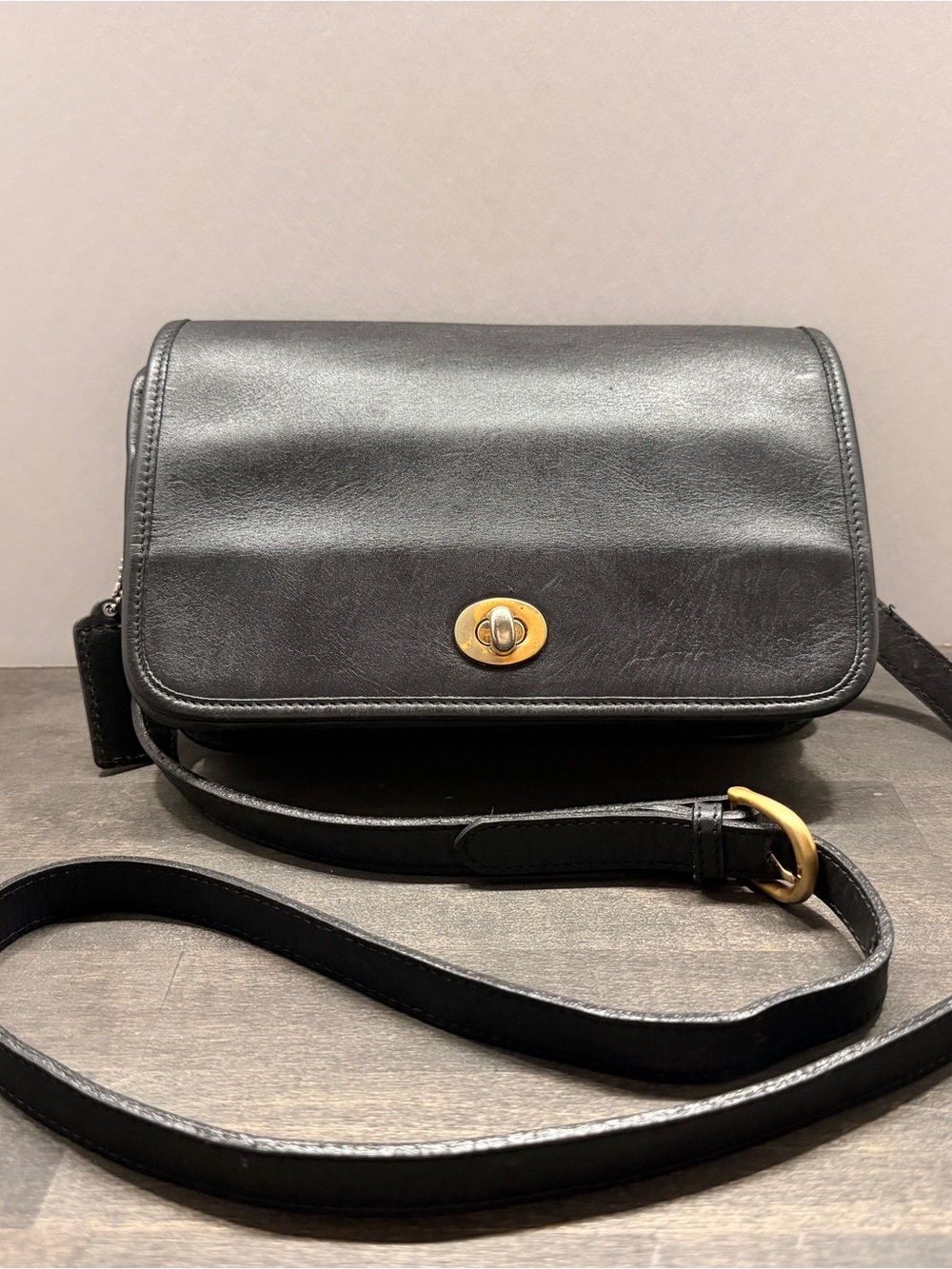 Coach Black Glove Leather Vintage
Penny City Pocket Crossbody Purse